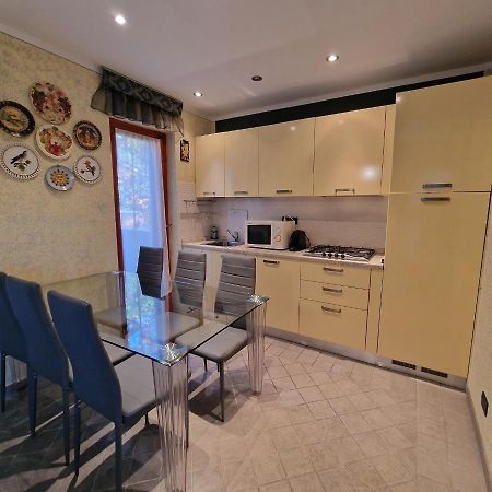 Casa Vittoria Sirmione Punta Gro Con Piscina Apartment Ngoại thất bức ảnh