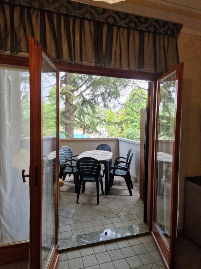 Casa Vittoria Sirmione Punta Gro Con Piscina Apartment Ngoại thất bức ảnh