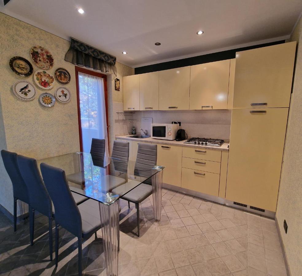 Casa Vittoria Sirmione Punta Gro Con Piscina Apartment Ngoại thất bức ảnh