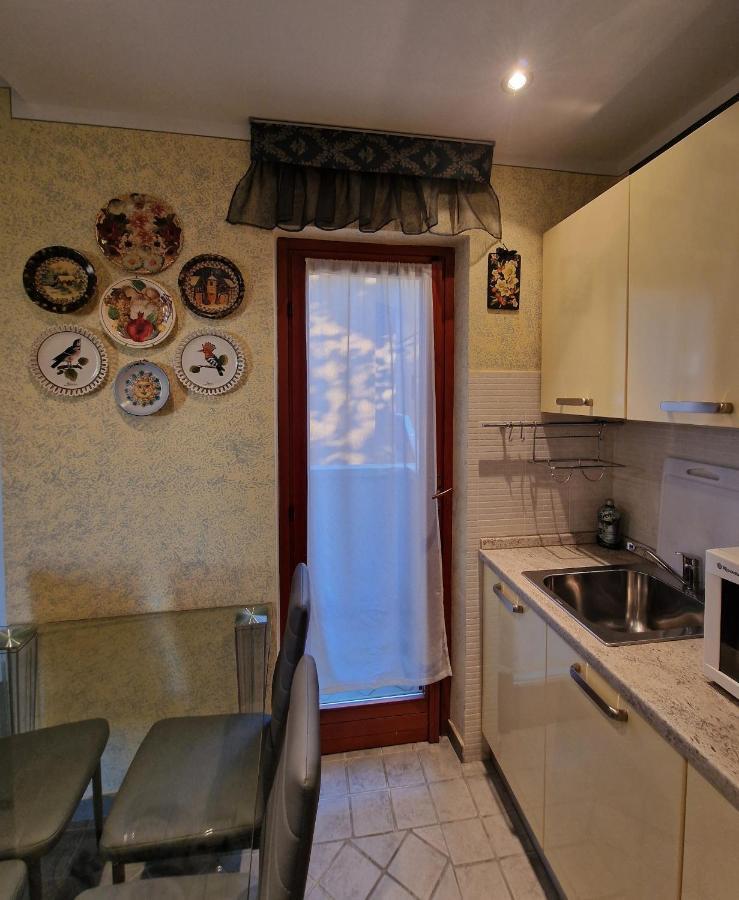 Casa Vittoria Sirmione Punta Gro Con Piscina Apartment Ngoại thất bức ảnh